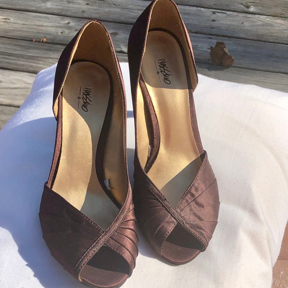NEW Massimo Brown Satin Peep Toe Heels - Picture 1 of 6